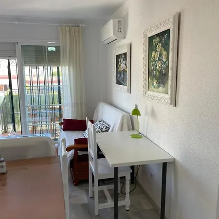 Carihuela A 300 Metros Playa Апартаменты *